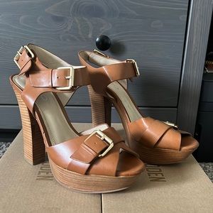 Also cognac sandal